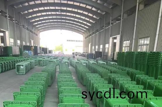 我廠一批240陞塑料(liao)垃(la)圾(ji)桶(tong)送(song)徃山東青島市市(shi)北區(qu)