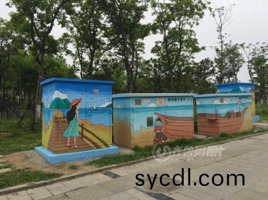 90后藝(yi)術生街頭作畫 爲山東黃島垃圾箱披炫綵外衣